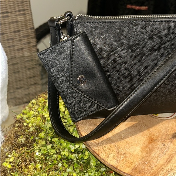 Michael Kors Black Leather Shoulder Bag with Mini Pouch 10”x 5.25”x 2” NWT - Picture 5 of 7